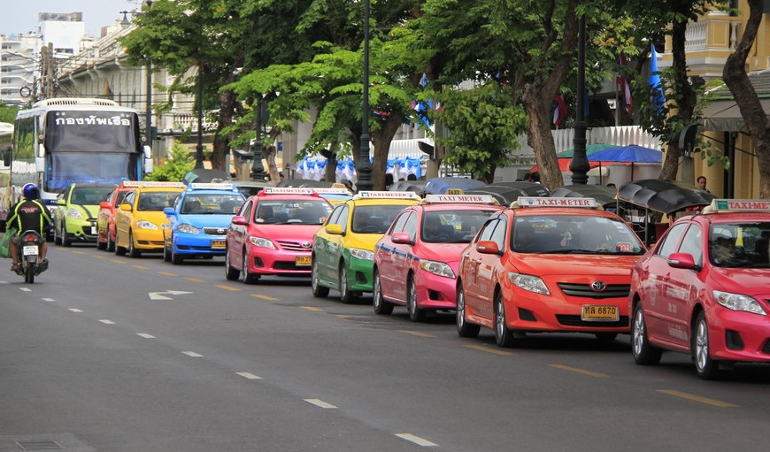Такси из аэропорта бангкока. Такси Бангкок. Такси в Паттайе. Тайское такси. Такии Тайланд.