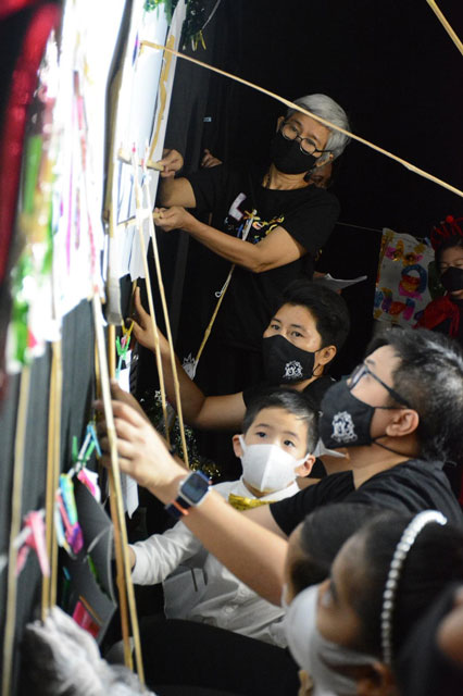 เบื้องหลังละครหุ่นเงา