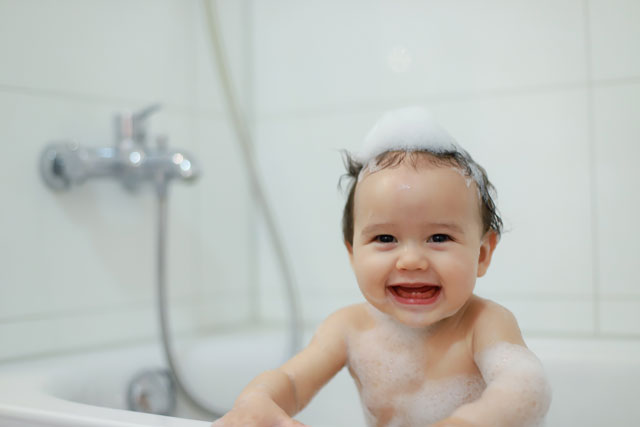 การอาบน้ำนานทำให้ลูกผิวแห้ง