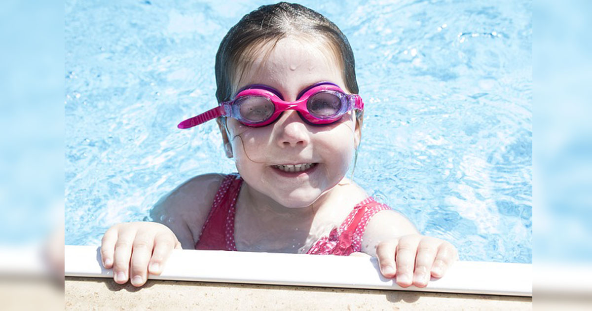 สีชุดว่ายน้ำสดใส ช่วยให้มองเห็นป้องกันการ จมน้ำ ได้
