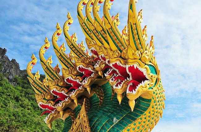 ฝันเห็นพญานาค 9 เศียร