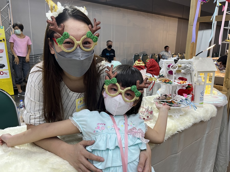 Be Glam Be CJ ร้านกิ๊บติดผม แว่น และเครื่องประดับ DIY ของน้องใจวัย 5 ขวบ