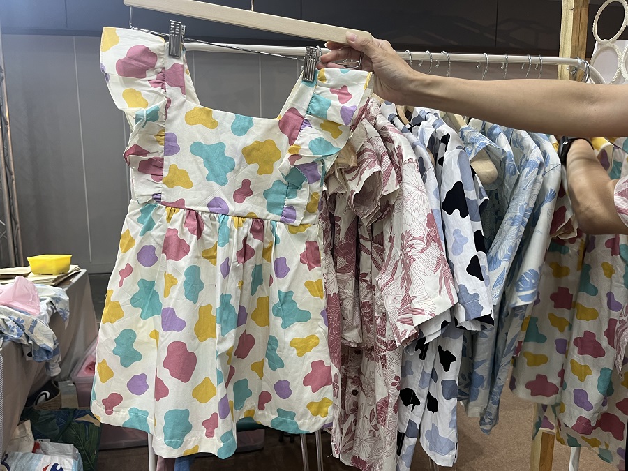 เสื้อผ้าครอบครัว