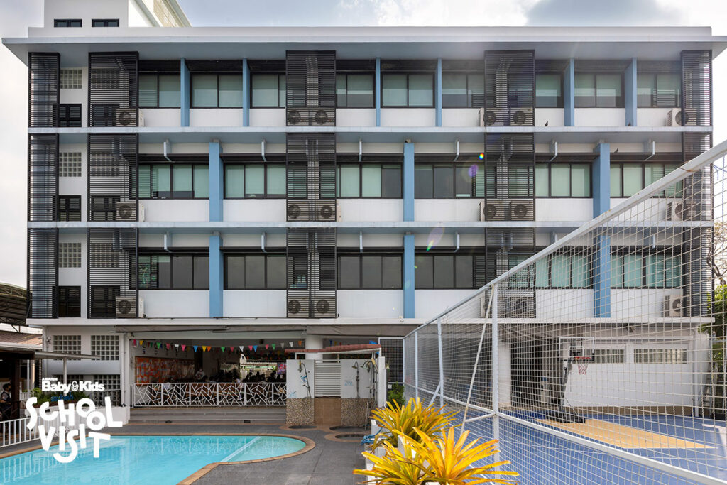 โรงเรียนจารุวรรณ
