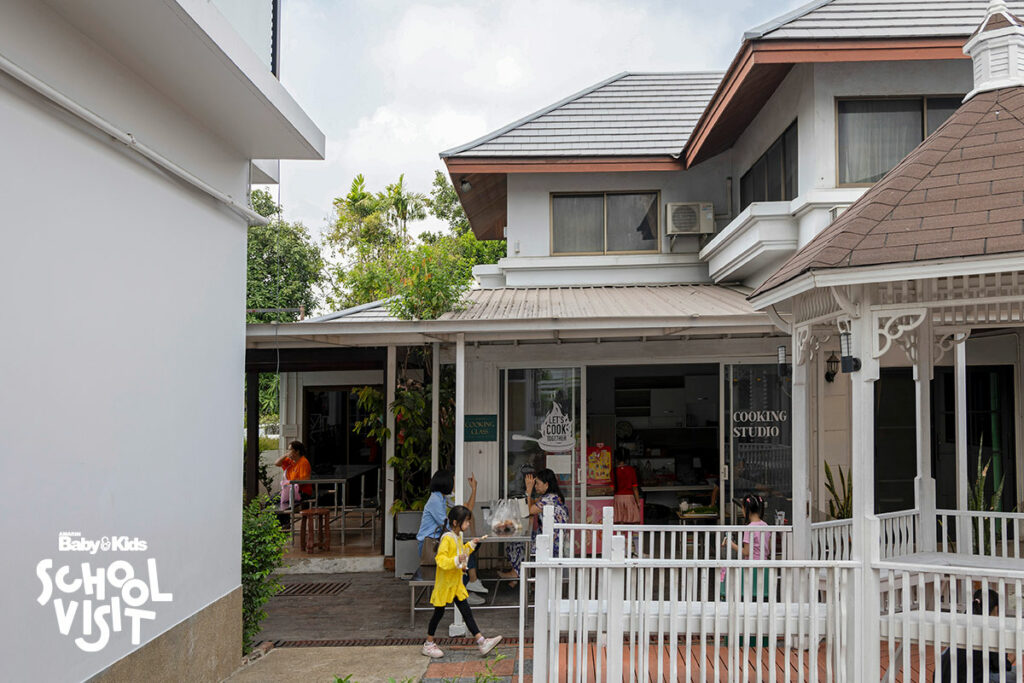 โรงเรียนจารุวรรณ