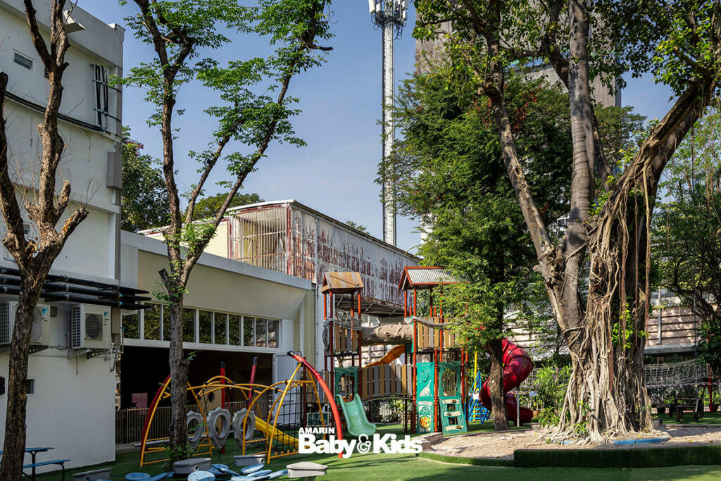 โรงเรียนสาธิตจุฬา สนามกีฬา โรงเรียนประถม  สนามเด็กเล่น 